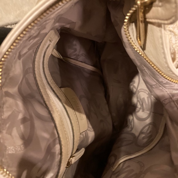 Tory Burch cream Hobo with tassels - Picture 4 of 4